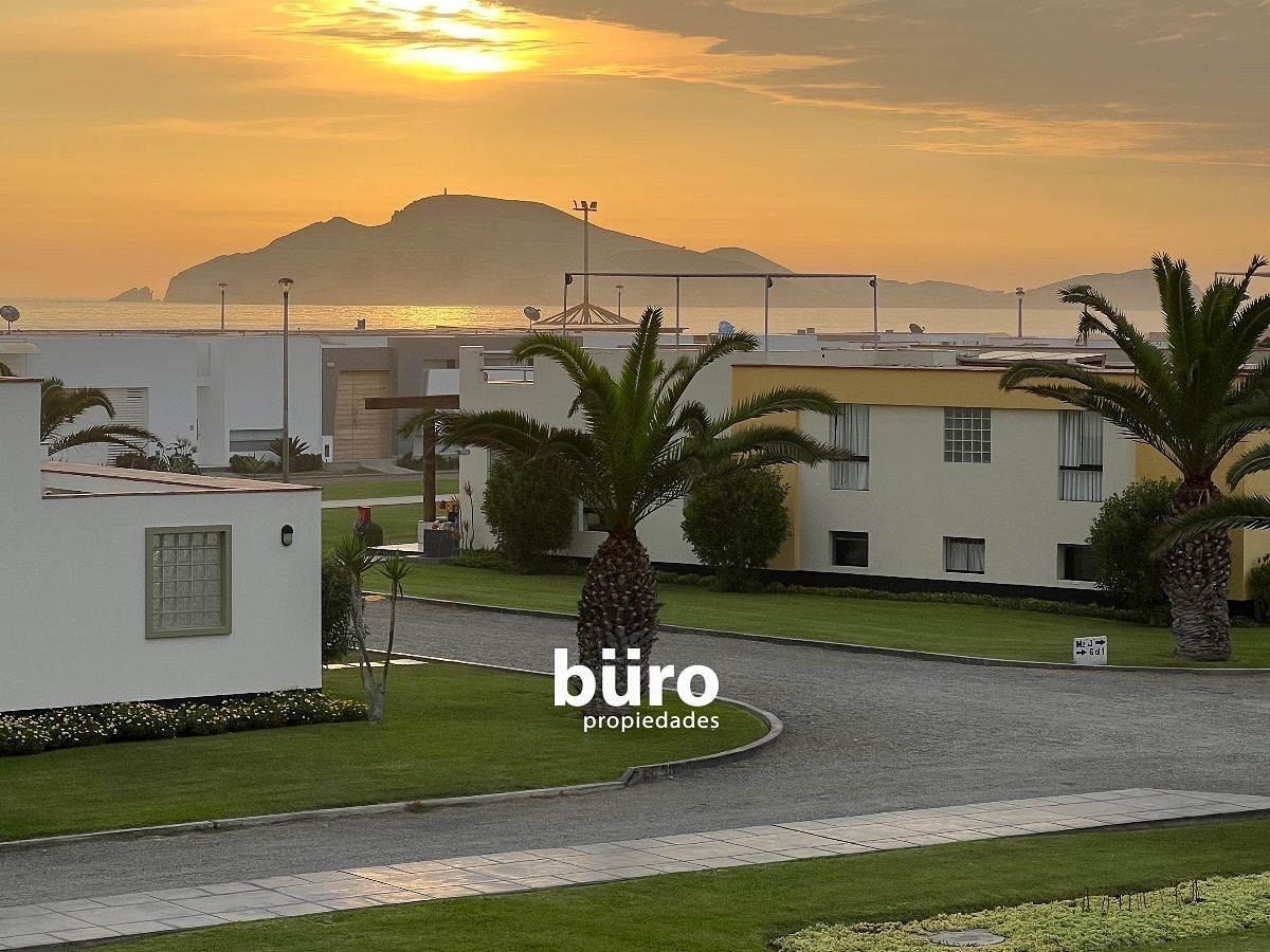 25 de 27: Linda vista de la terraza al mar y a la isla de Asia