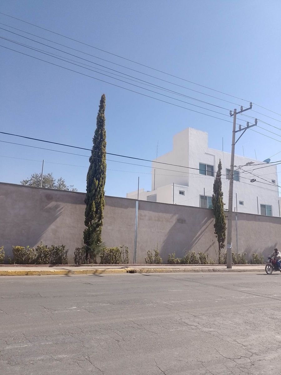 1 of 9: Exterior fraccionamiento residencial