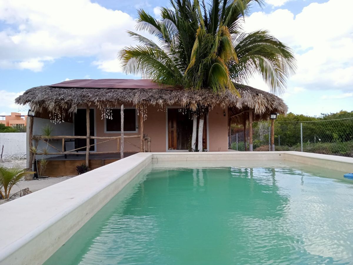 Casa con piscina en venta en Chelem puerto