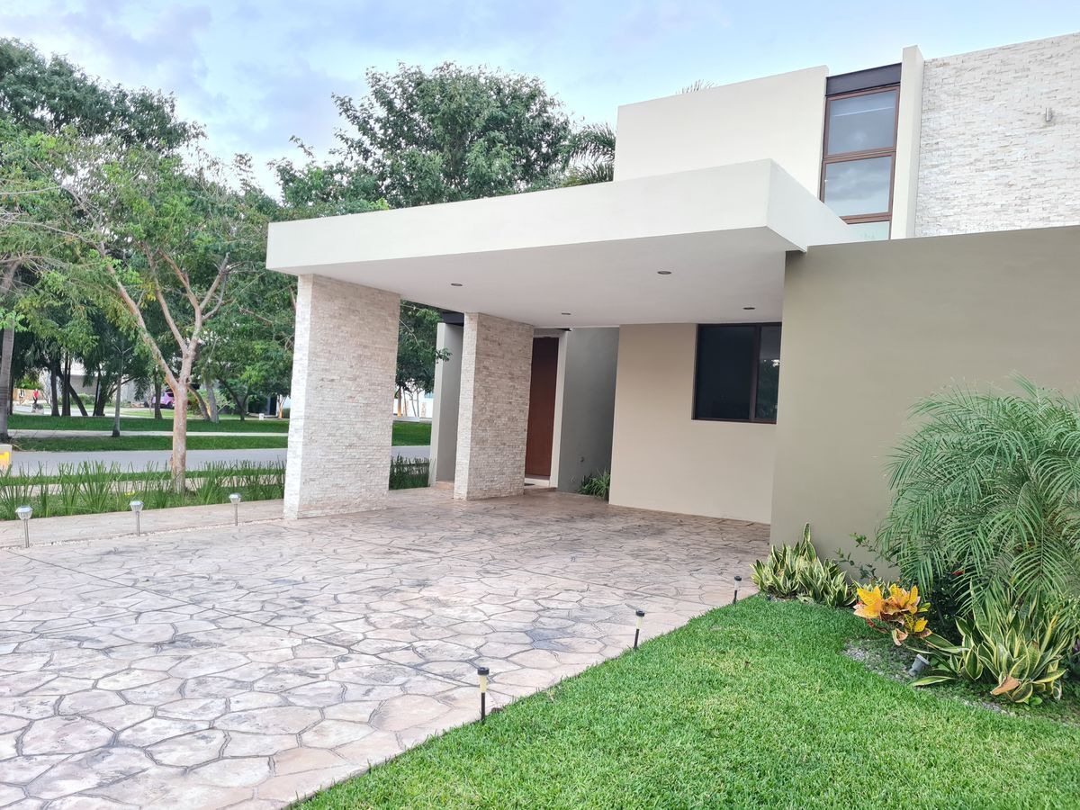 VENTA CASA EN RESIDENCIAL PARQUE NATURA MERIDA YUCATAN