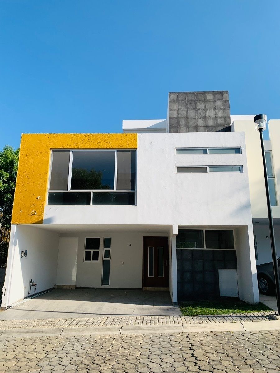 CASA EN RENTA CON ROOF M23 PARQUE LIMA LOMAS DE ANGELOPOLIS PUEBLA