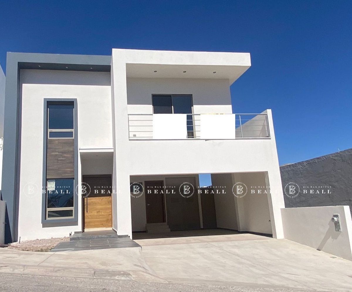 CASA EN VENTA CON RECAMARA EN PLANTA BAJA, FRENTE A PARQUE EN BOSQUES DEL  VALLE