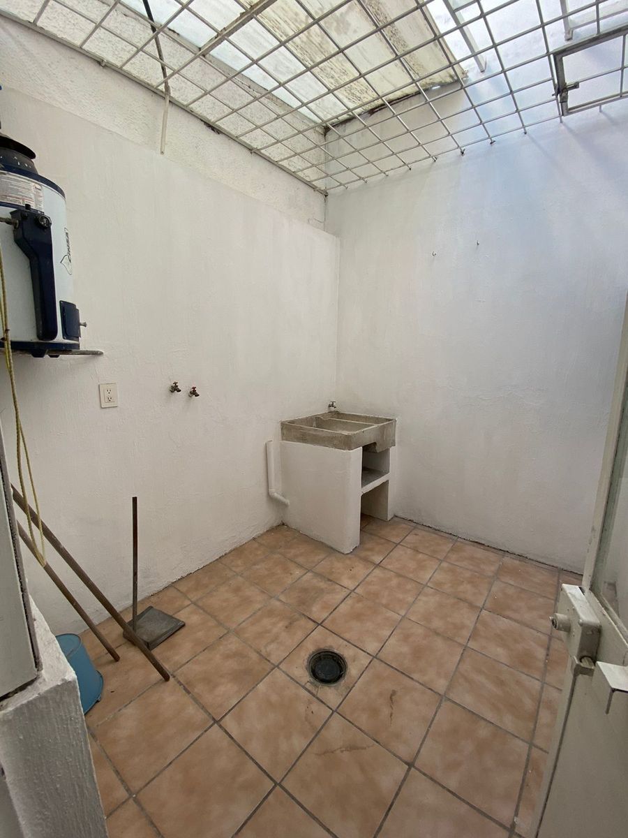 9 de 11: Patio de servicio