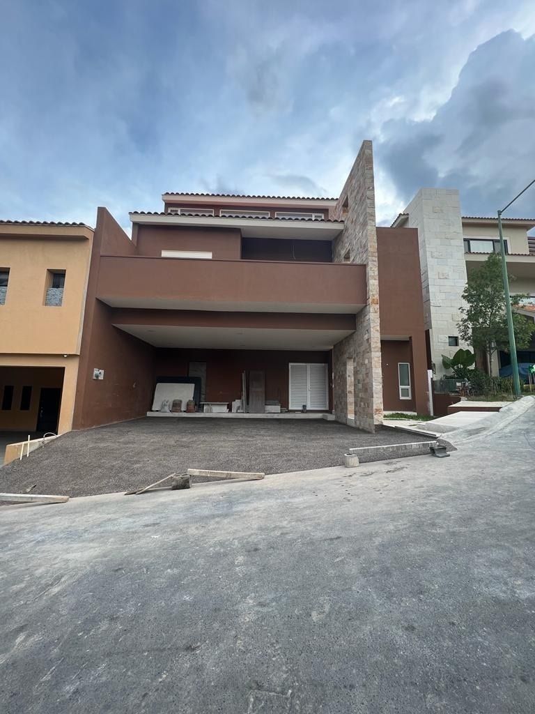 CASA E N VENTA ZONA SUR MTY RESIDENCIAL LOS AZULEJOS