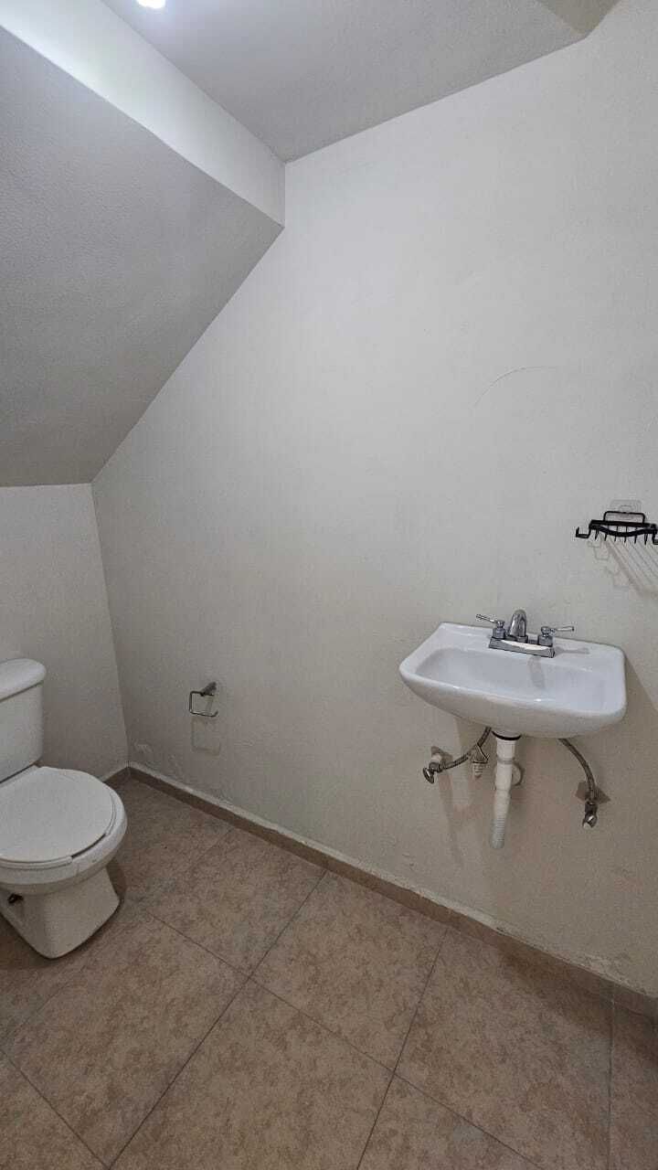 14 de 39: BAÑO VISITAS