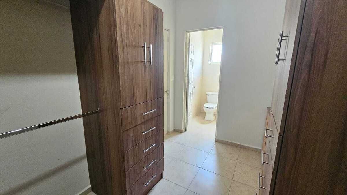 23 de 39: REC PRINCIPAL CON WALKING CLOSET Y BAÑO COMPLETO