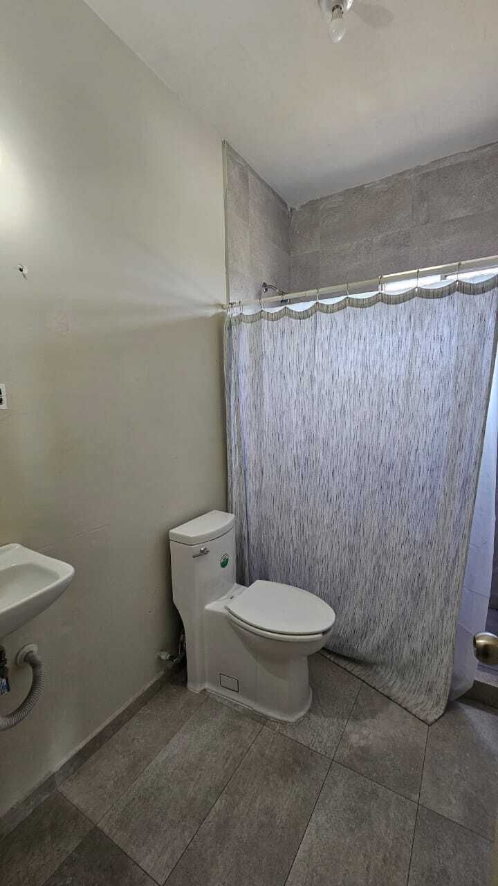 27 de 39: REC 2 CON BAÑO COMPLETO
