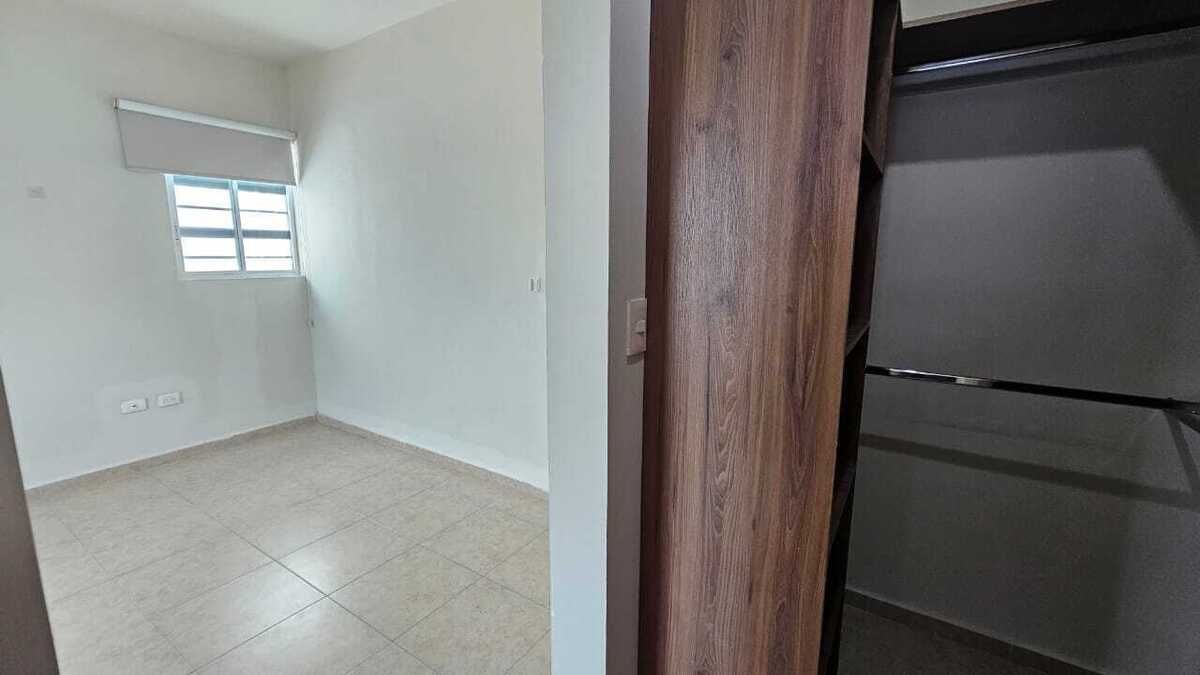 26 de 39: REC 2 CON WALKING CLOSET Y BAÑO COMPLETO, CLIMA Y PERSIANAS