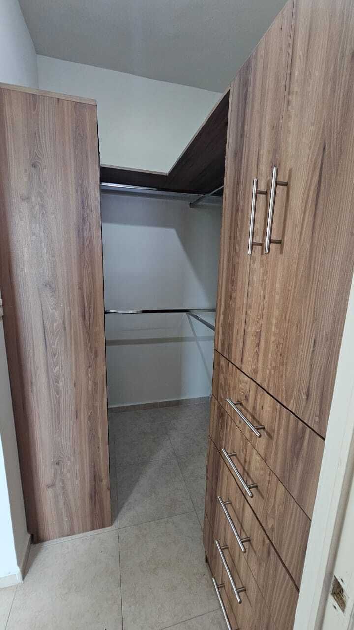25 de 39: REC 2 CON WALKING CLOSET Y BAÑO COMPLETO
