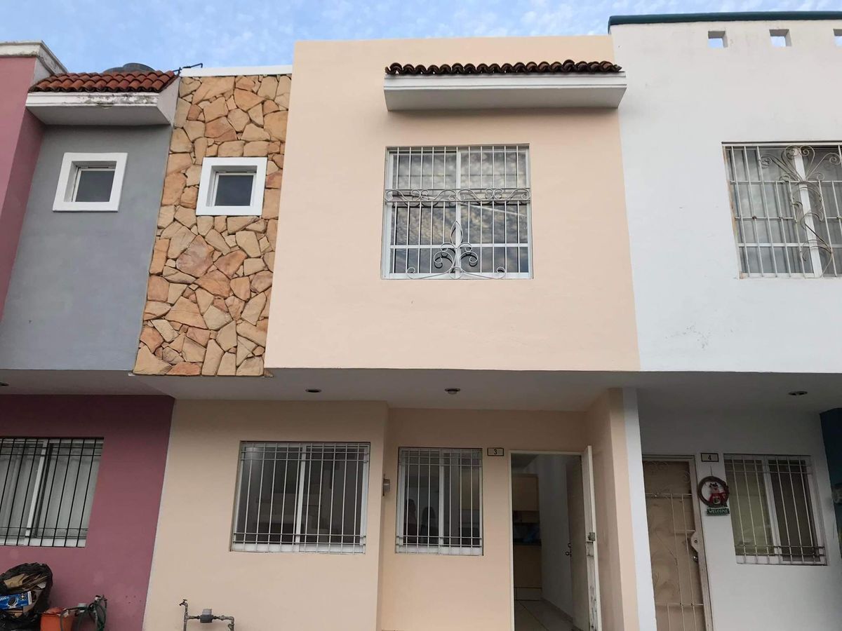 CASA EN VENTA EN PARQUES DEL CENTINELA