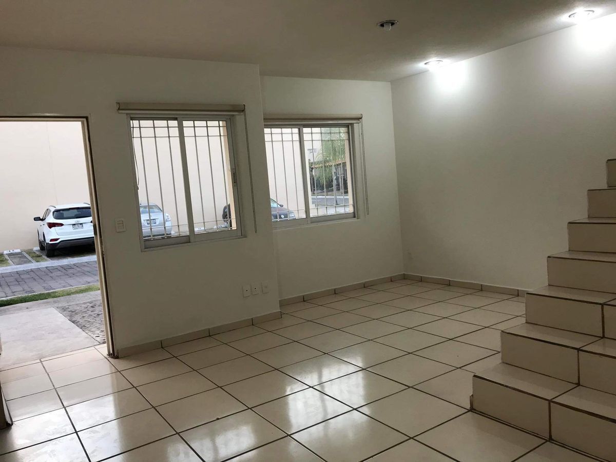 CASA EN VENTA EN PARQUES DEL CENTINELA