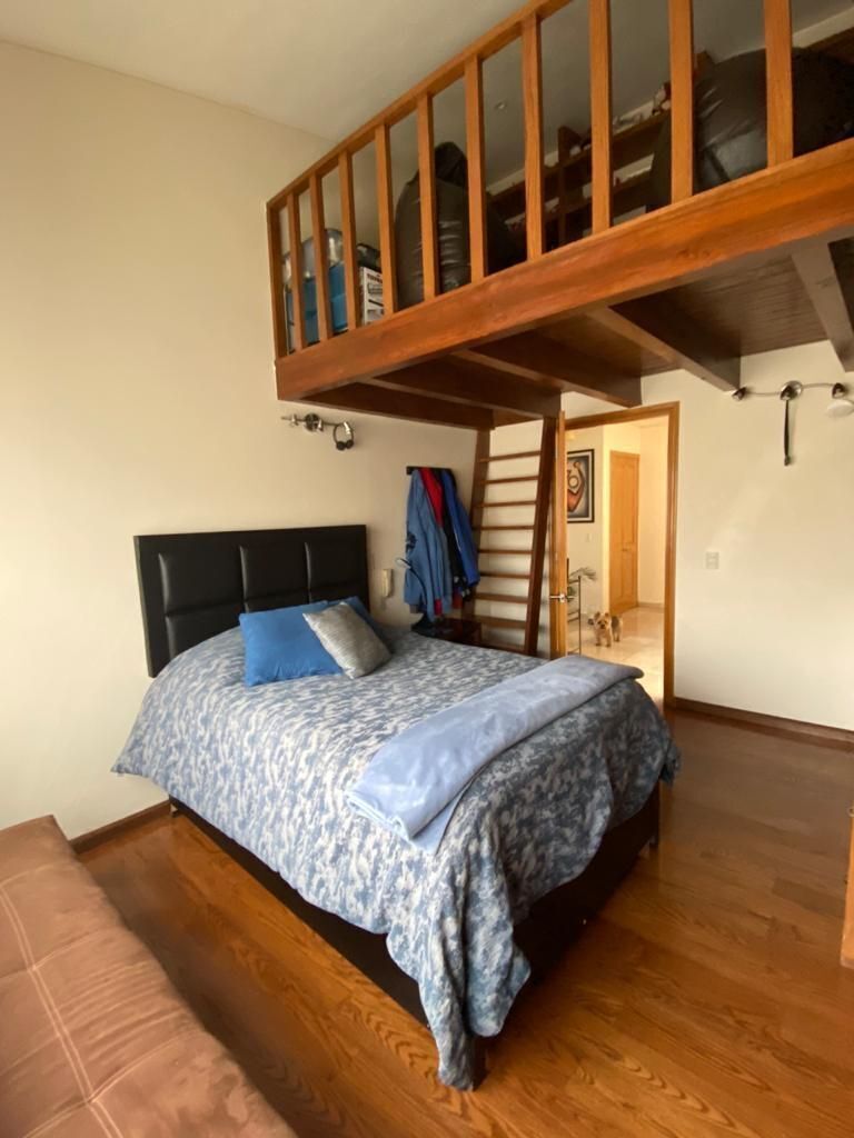 22 of 34: RECAMARA  2 CON TAPANCO DE MADERA