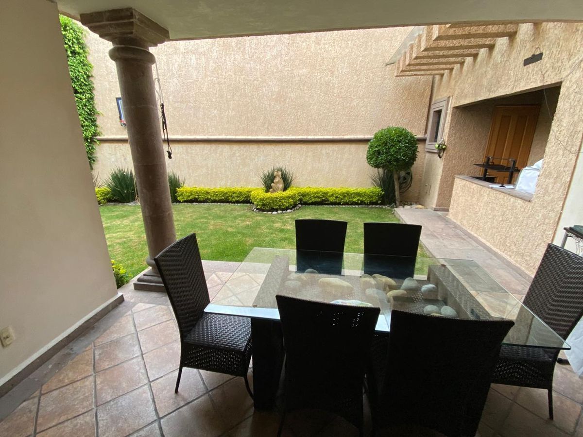 27 of 34: TERRAZA ABIERTA HACIA EL JARDIN