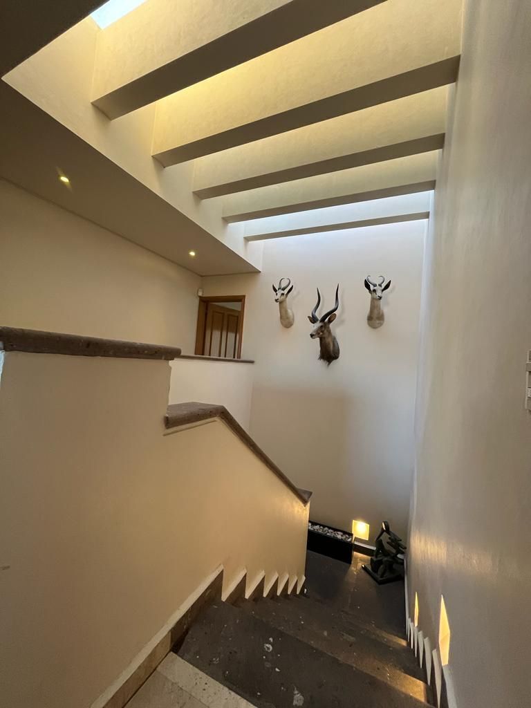 3 of 34: CUBO DE ESCALERAS CON GRAN DOMO DE LUZ