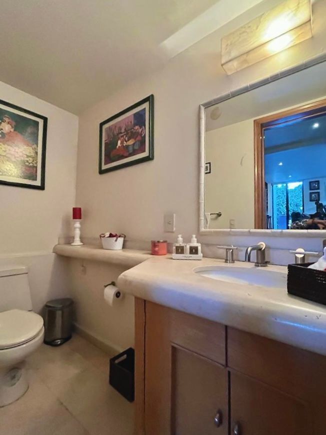 11 of 34: BAÑO DE VISITAS