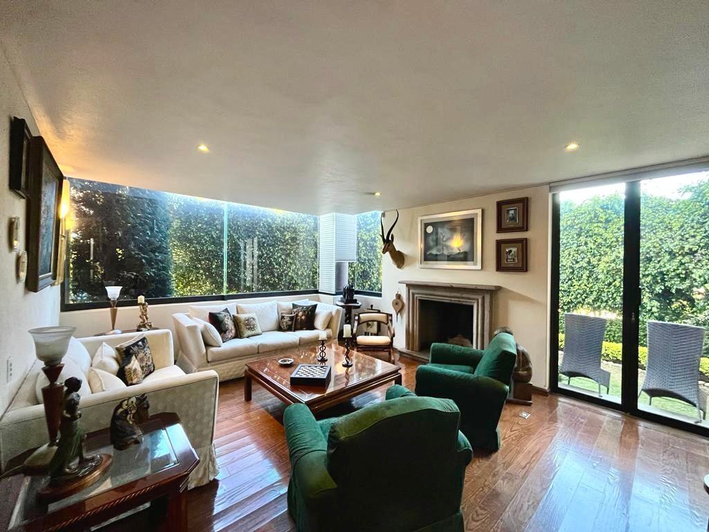 6 of 34: SALA CON CHIMENEA