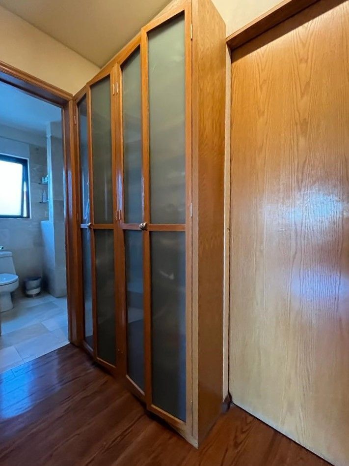 20 of 34: MUEBLE DE VESTIDOR PRINCIPAL