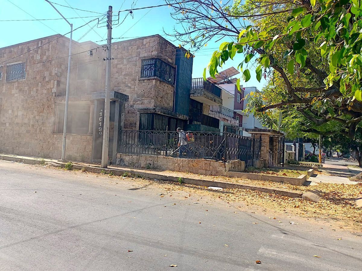 Casa con uso de suelo, en renta, Col. Moderna