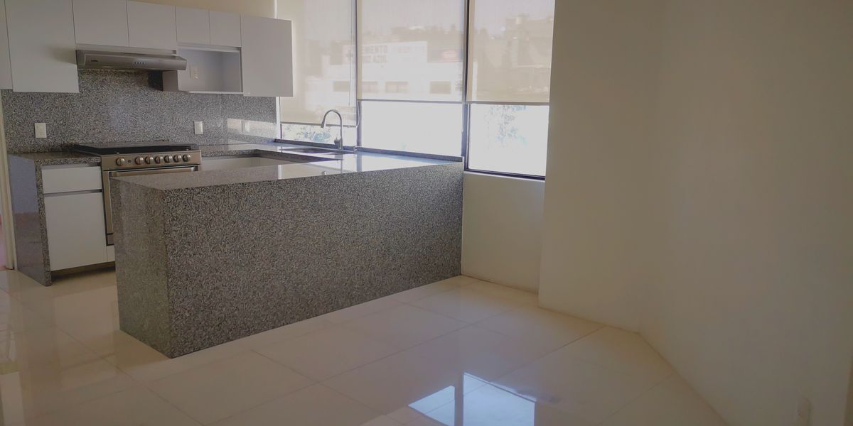 9 de 28: Cocina con granito y desayunador