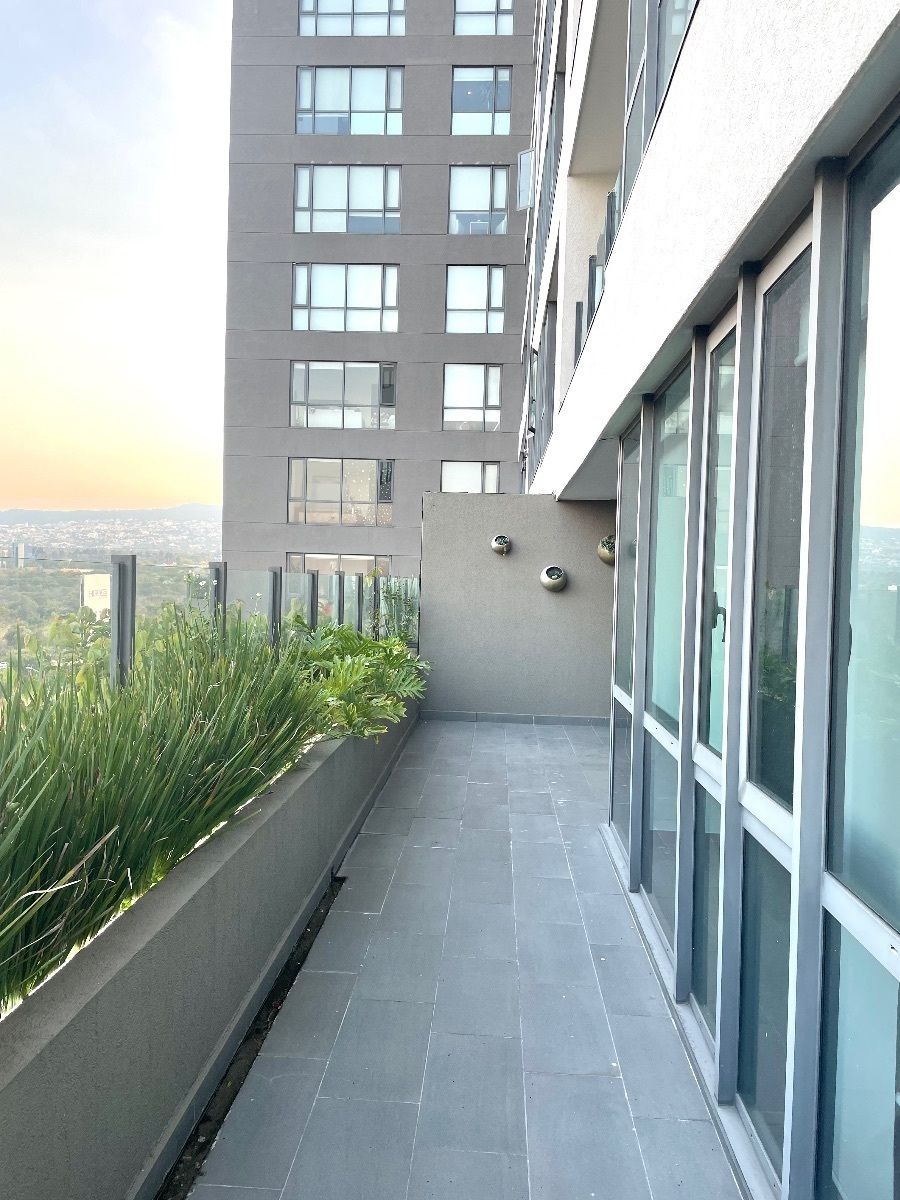 1 de 27: Terraza de 30 m2 con vista al sur de la Ciudad de México