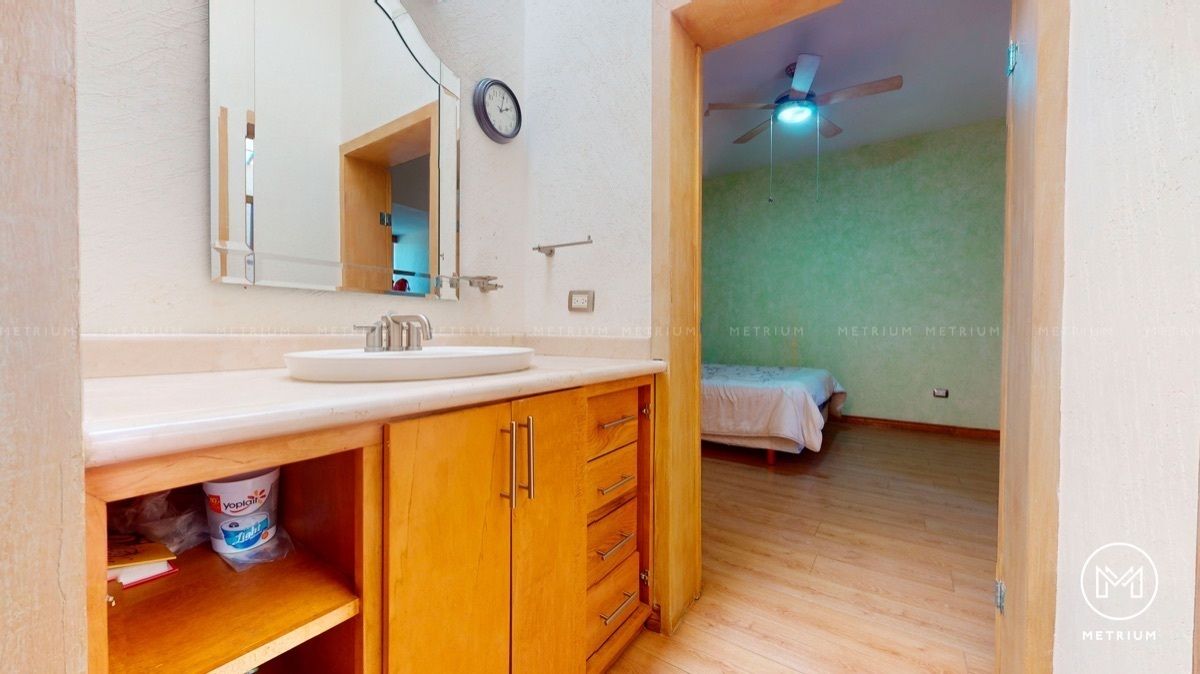 10 de 14: Baño de recamaras secundarias 