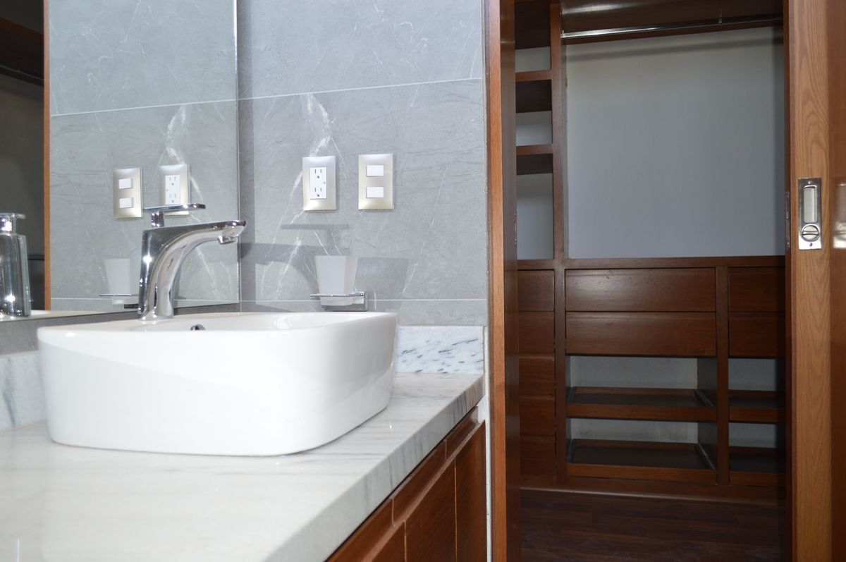 17 de 30: BAÑO PRINCIPAL