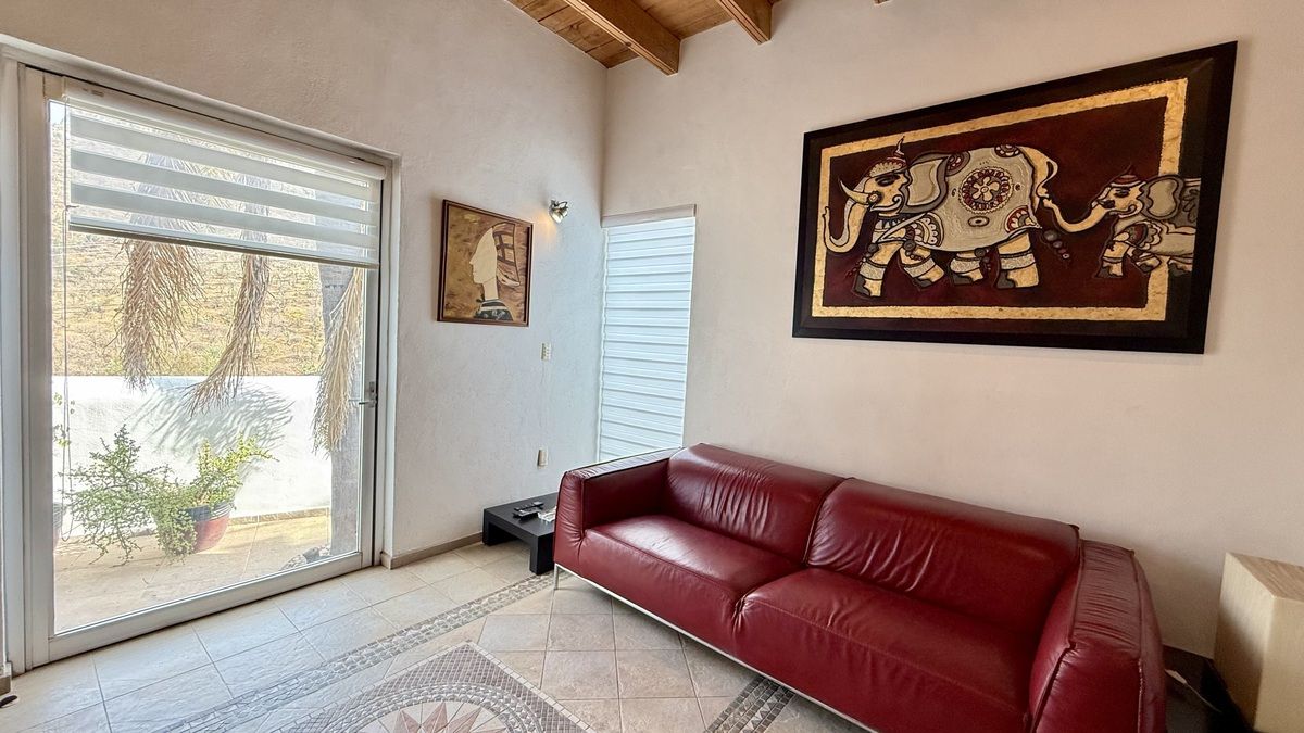 11 de 30: Sala consola de piel