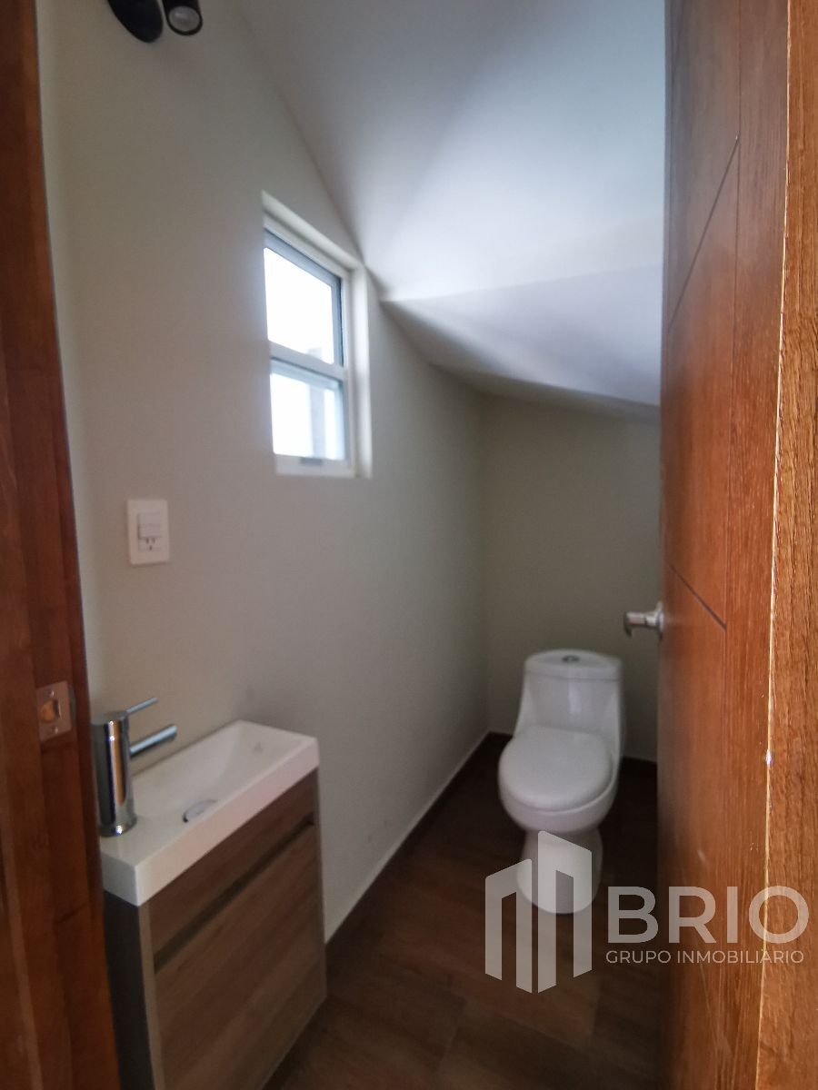 2 de 20: Medio Baño