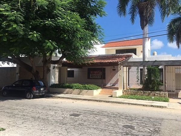 CASA- OFICINA EN RENTA EN MÉRIDA ZONA NORTE.