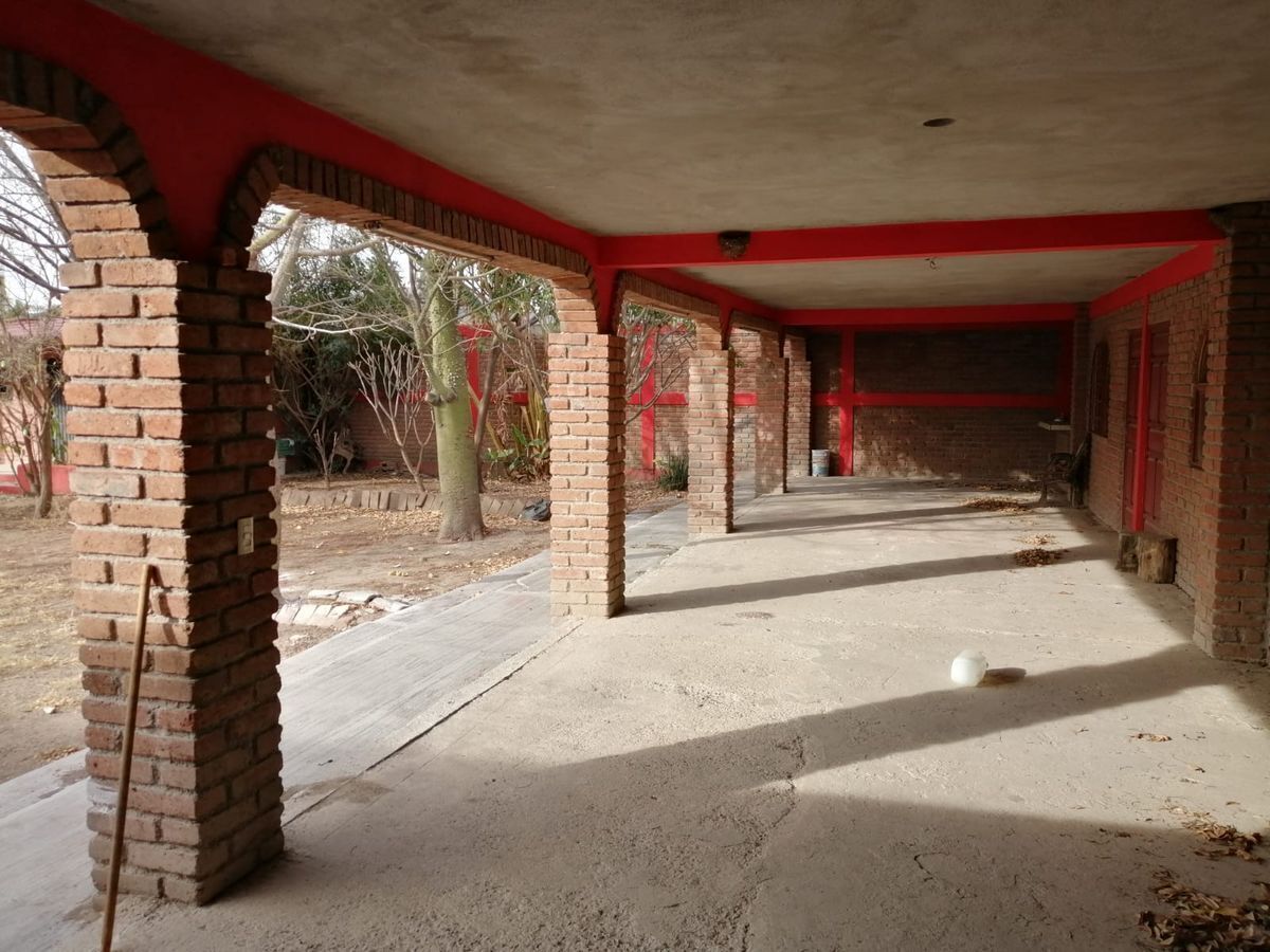 8 of 13: Pótico y Casa techados con losa de concreto posibilidad 2o p