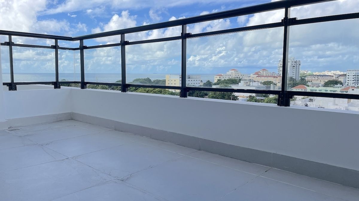 3 de 23: Balcón frontal vista al mar