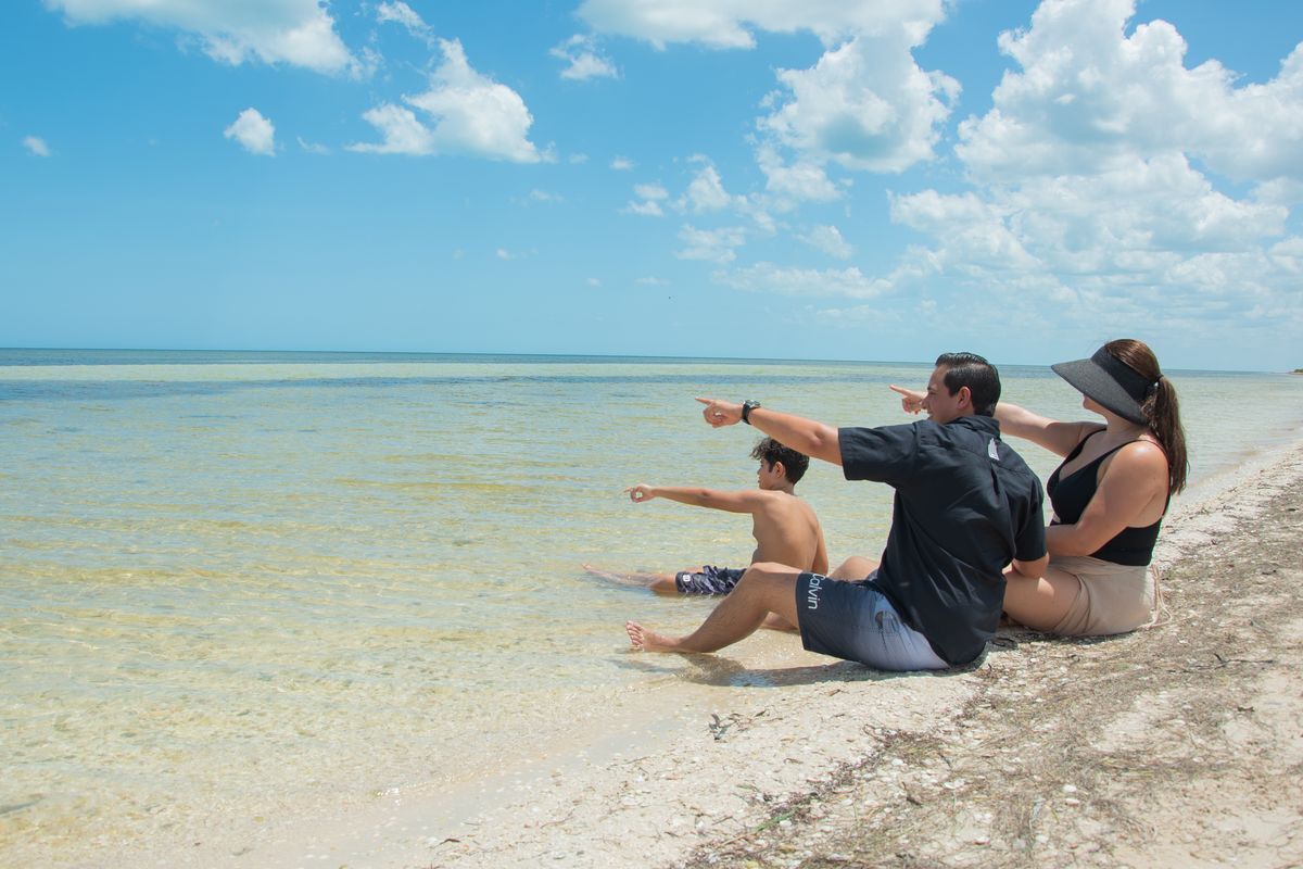 1 of 19: Área del club de playa 