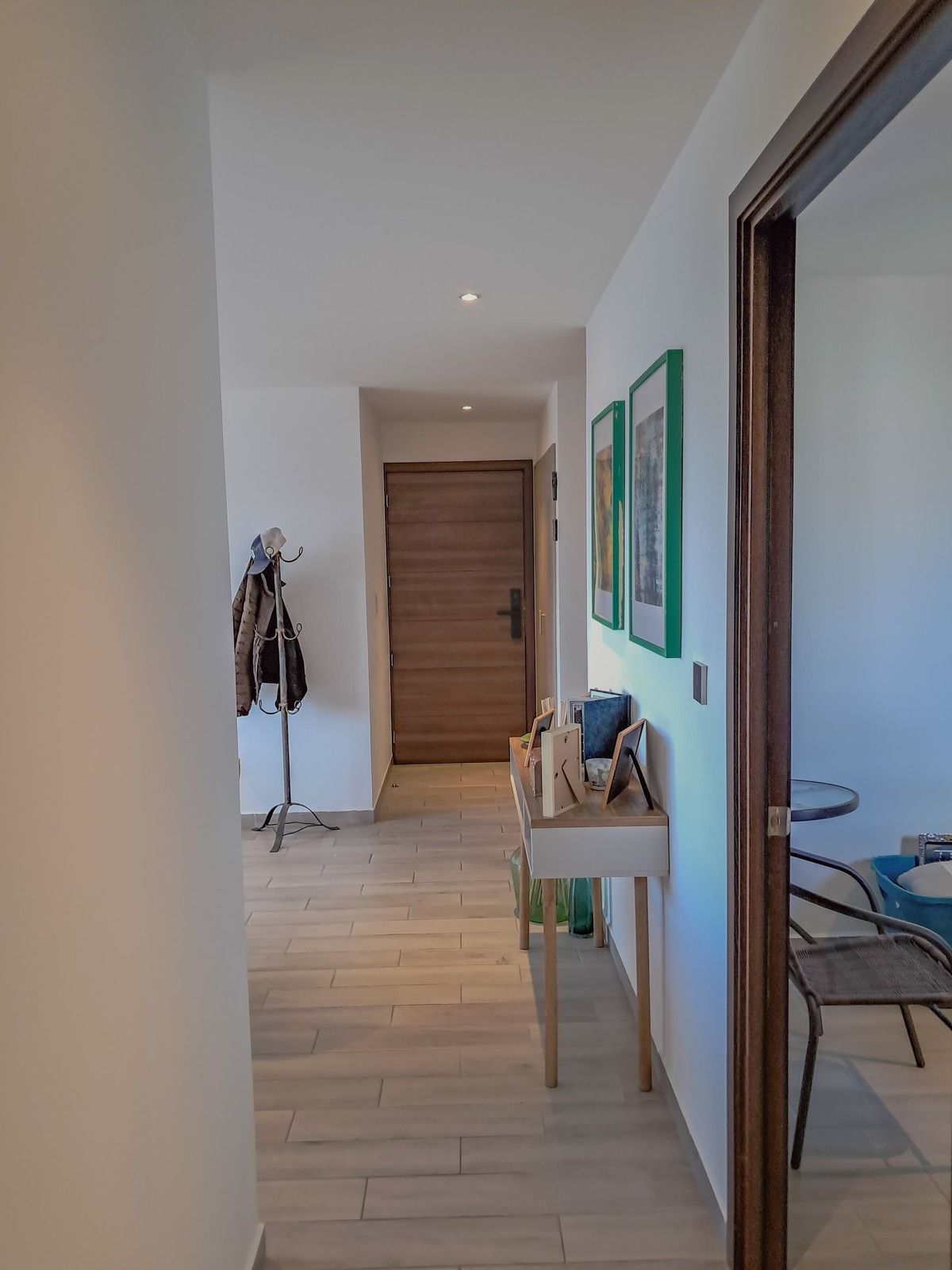 4 de 14: Vista a la entrada principal