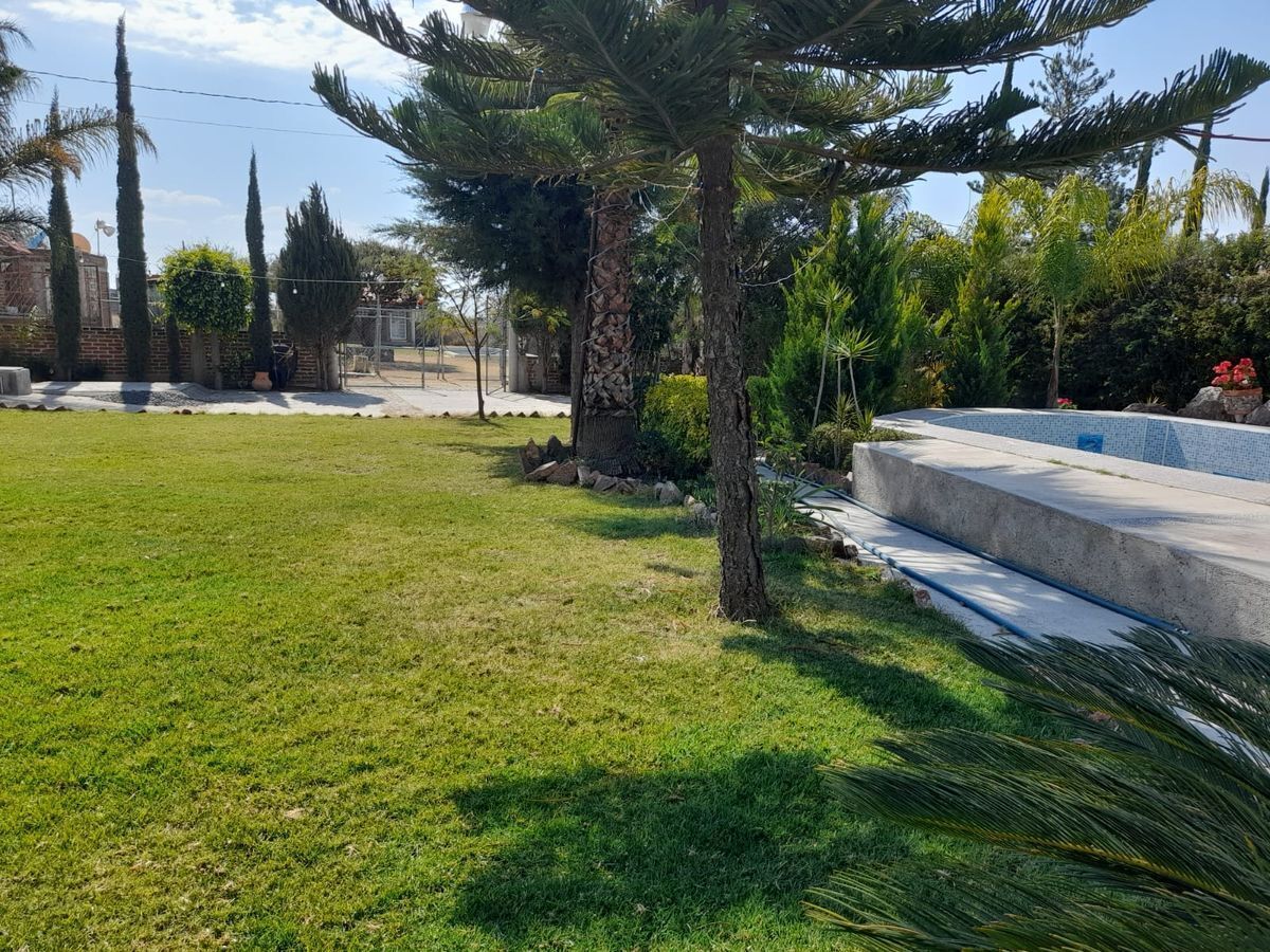 Casa con Terreno en VENTA en Comanjilla muy cerca de la carretera