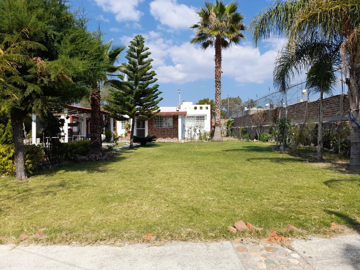 Casa con Terreno en VENTA en Comanjilla muy cerca de la carretera