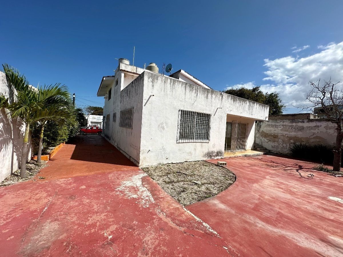 Casa en venta sobre calle principal de acceso de Mérida al Malecón de  Progreso.