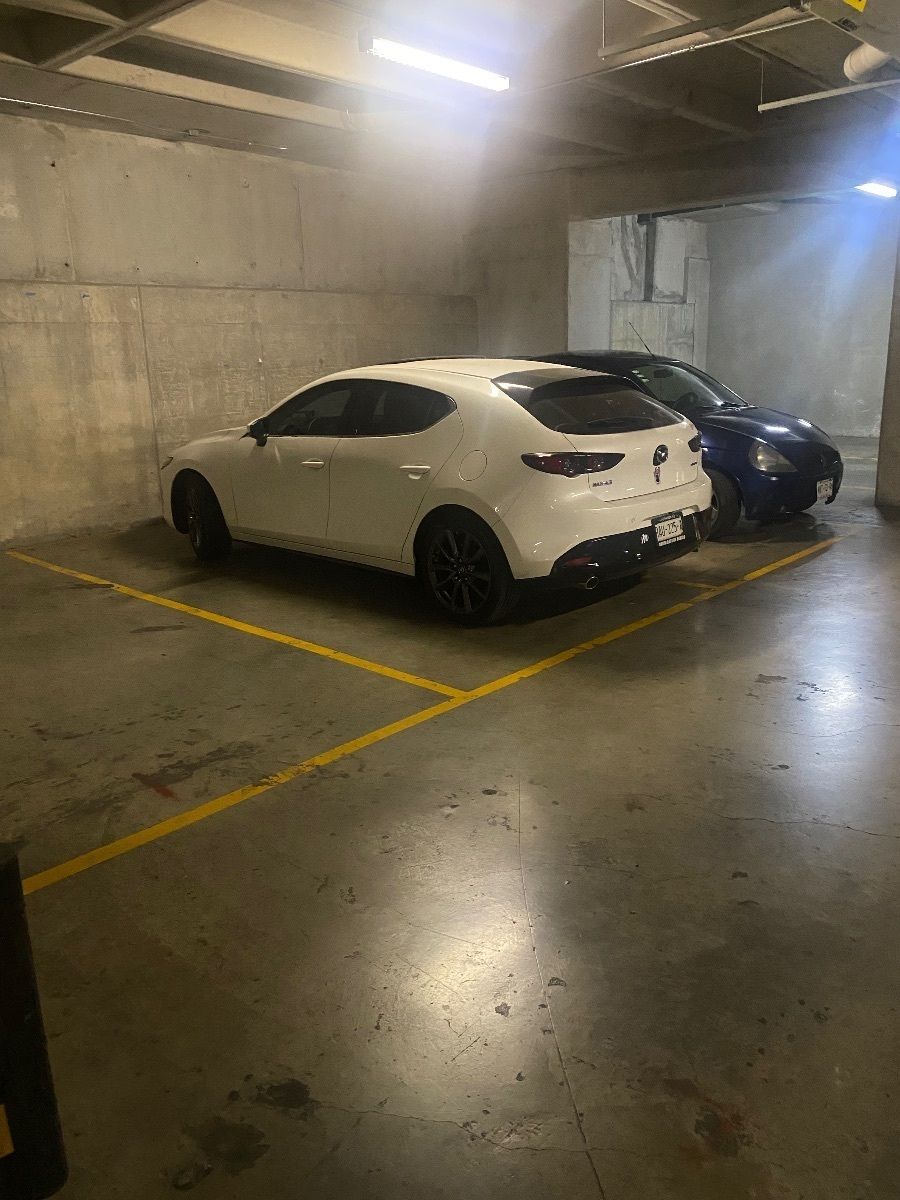 21 de 36: ESTACIONAMIENTOS