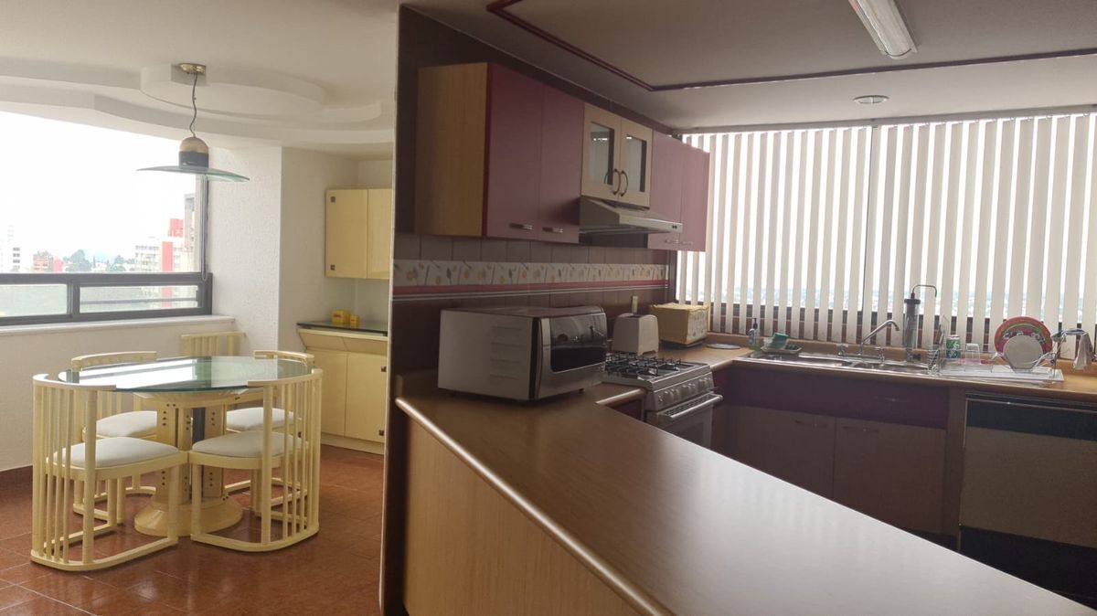 12 of 14: Cocina y antecomedor