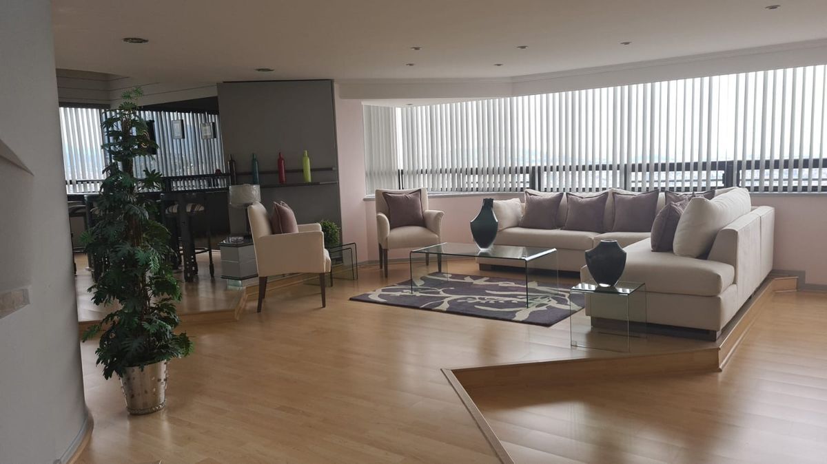 14 of 14: Sala
