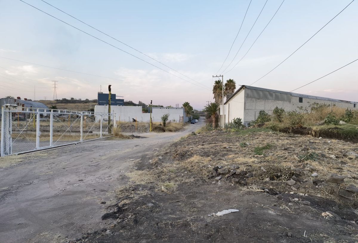 Calle de acceso al terreno