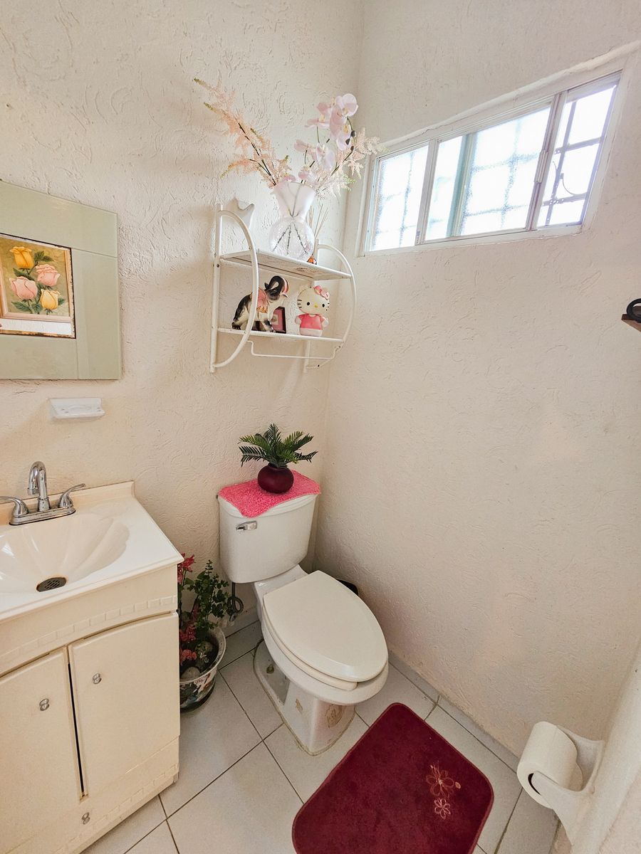 11 de 22: Baño visitas