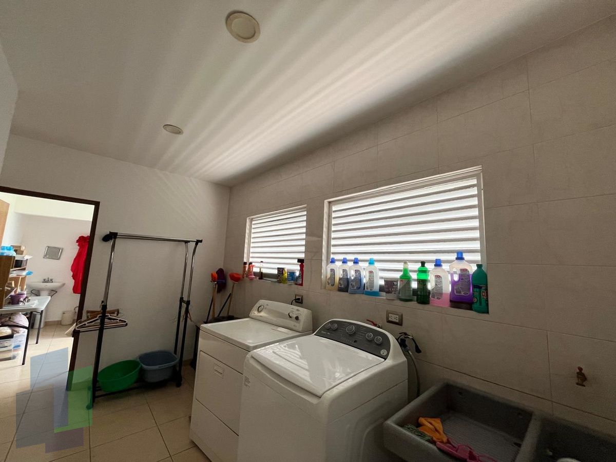 12 de 33: LAVANDERIA
