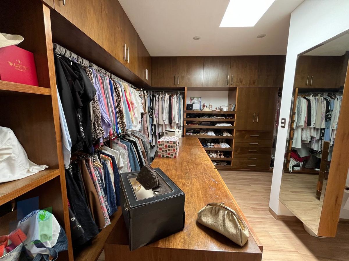 19 de 33: VESTIDOR