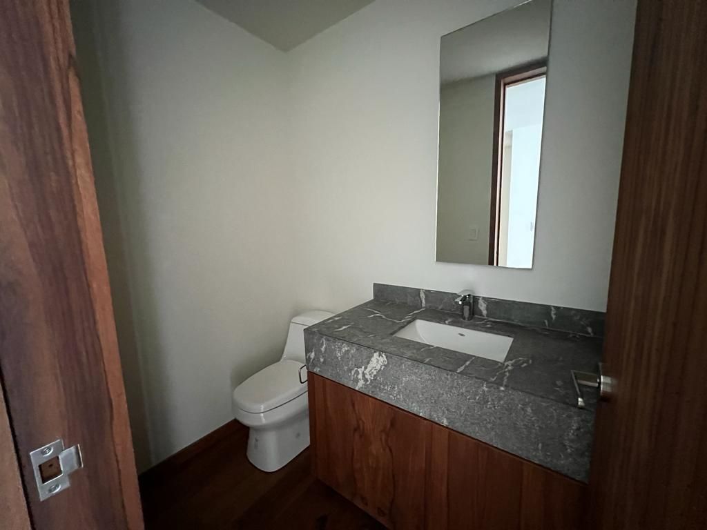 3 de 10: Baño de visitas
