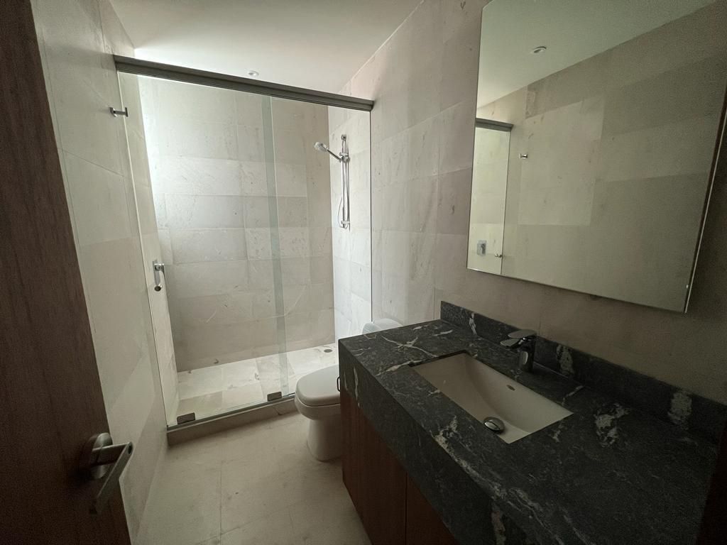 9 de 10: Baño de cuarto 2