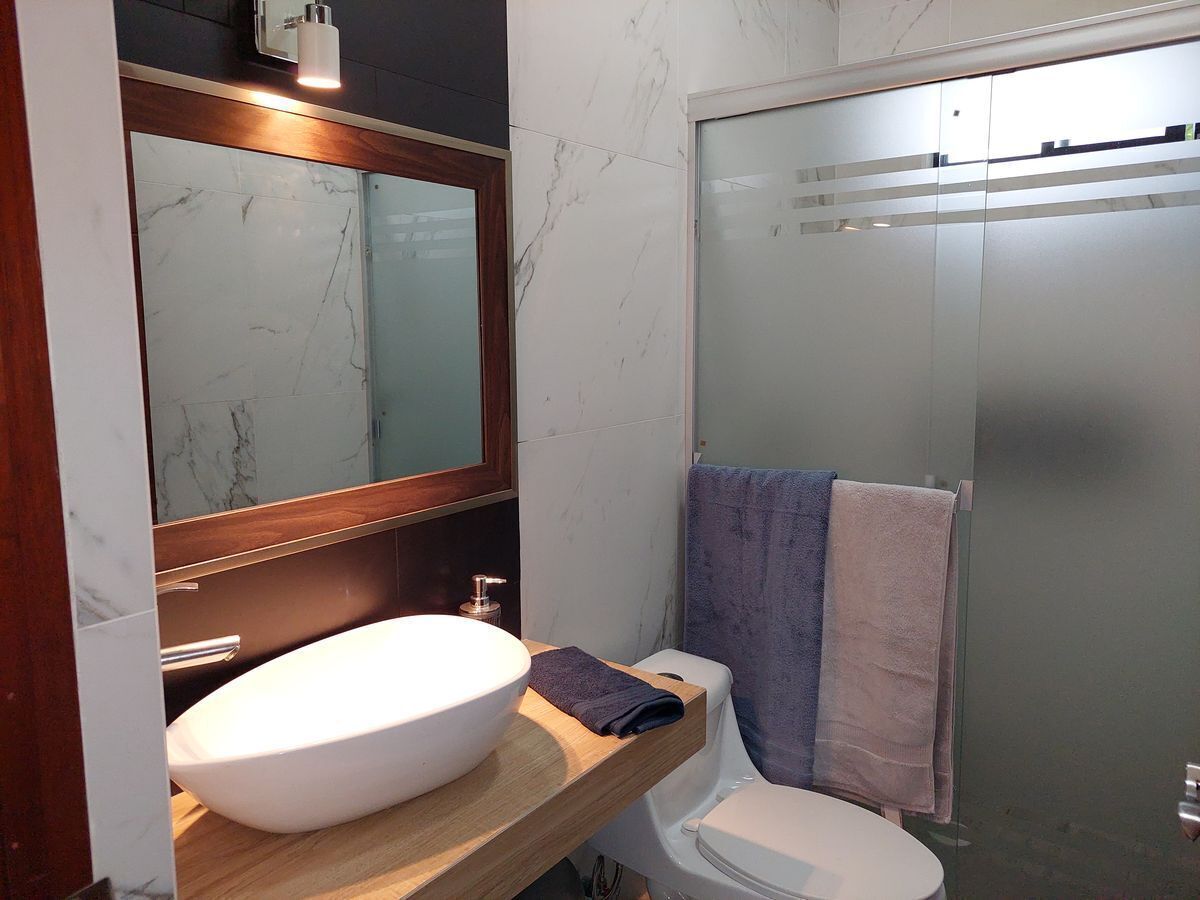 12 de 13: Baño completo 