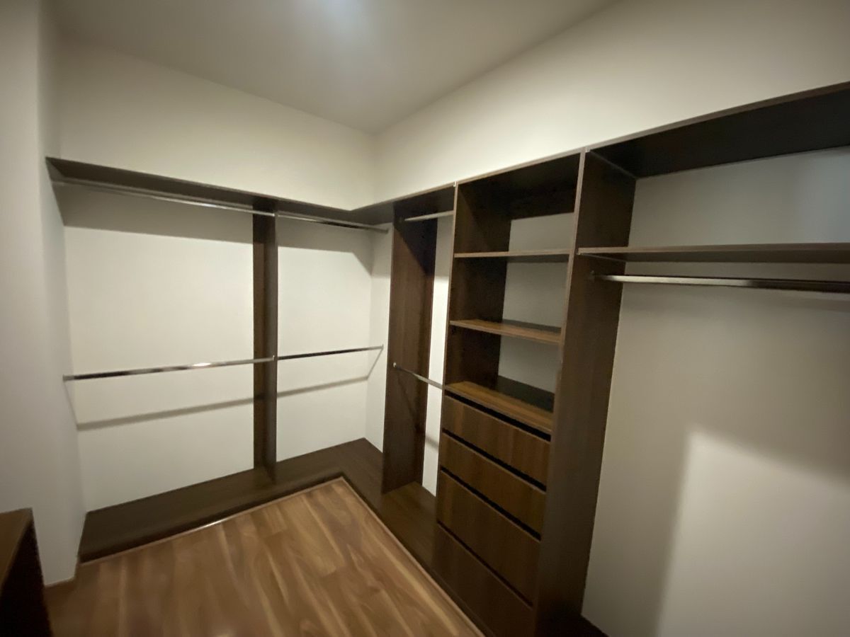 24 de 50: Vestidor habitación principal