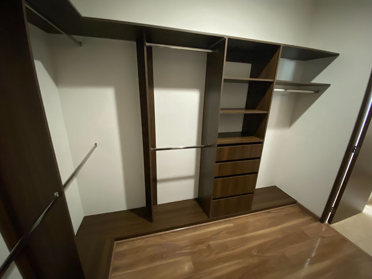 25 de 50: Vestidor habitación principal