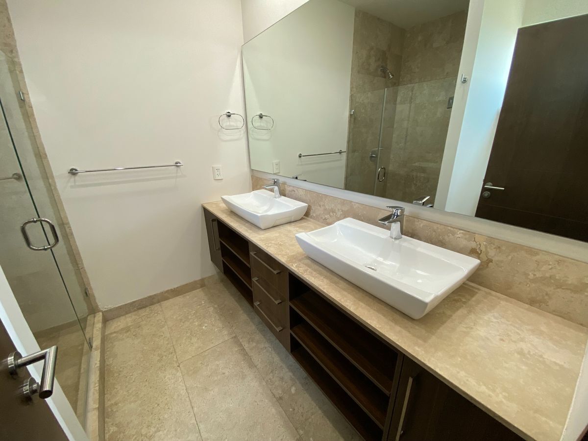 27 de 50: Baño habitación principal