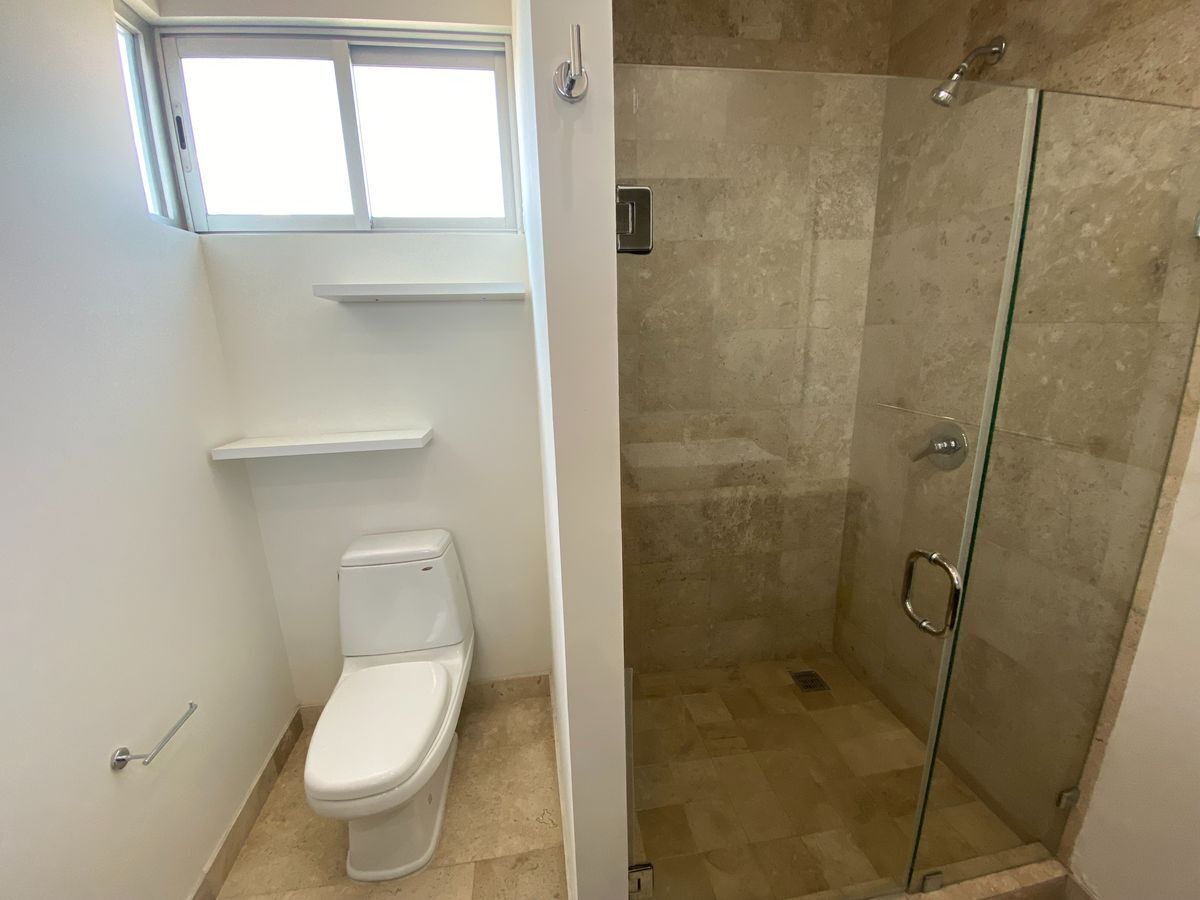 28 de 50: Baño principal 